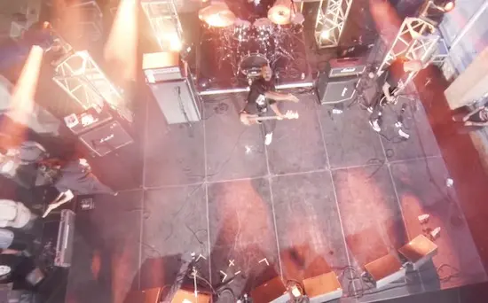 Vidéo : un drone abattu en plein concert par un groupe de punk