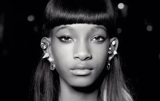 Willow Smith s’attaque au rock de King Krule avec le titre “Easy Easy”