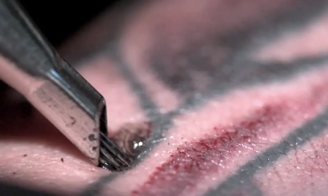 Vidéo : la création d’un tatouage en slow motion, ça donne ça