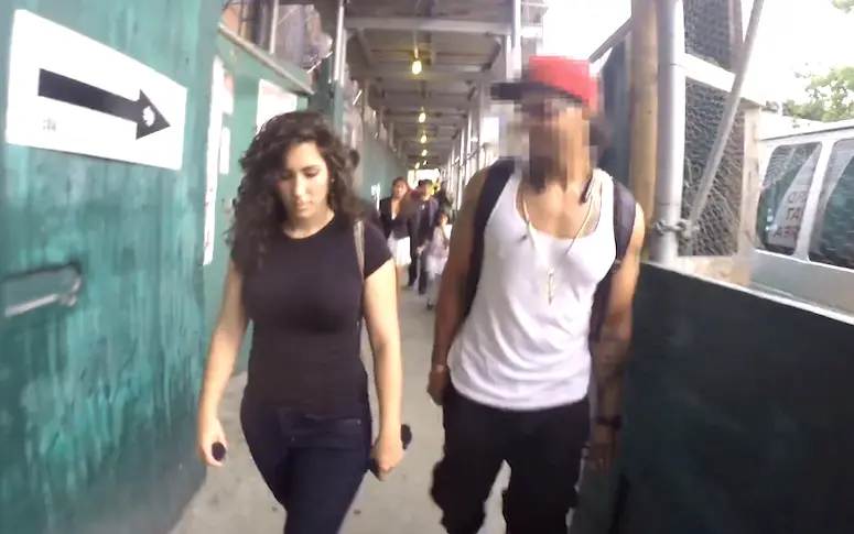 Harcèlement de rue : une femme se filme en caméra cachée dans New York