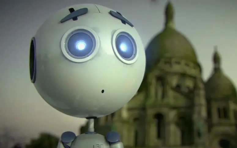 Court métrage : seul comme un robot dans les rues de Paris