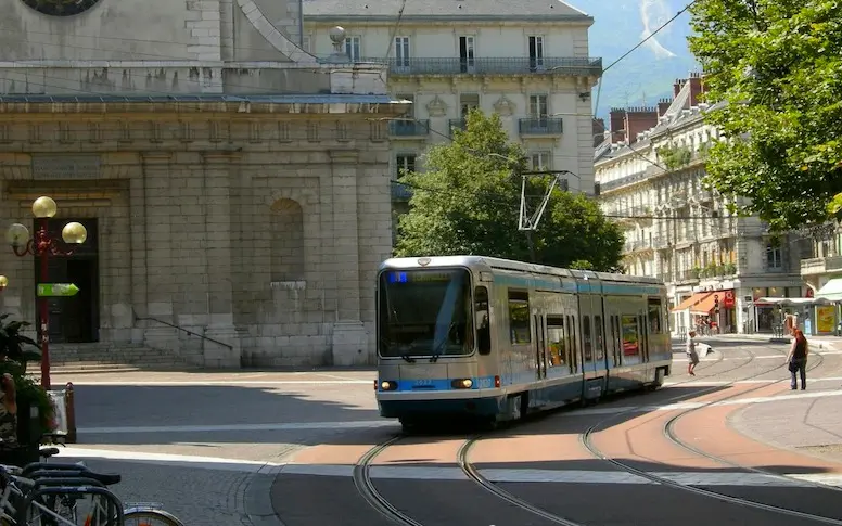 Grenoble va bannir la publicité de ses rues