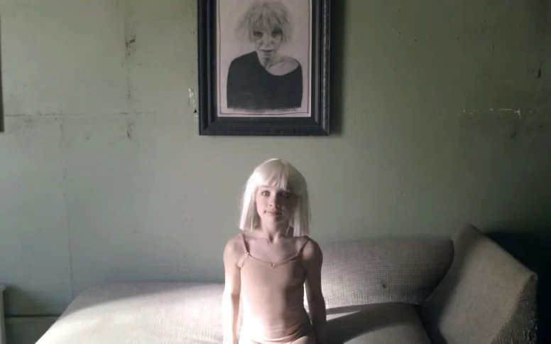 Vidéo : sans musique, le clip “Chandelier” de Sia fait froid dans le dos