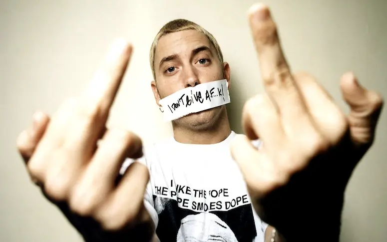 Eminem bat un nouveau record monstrueux avec Curtain Call: The Hits