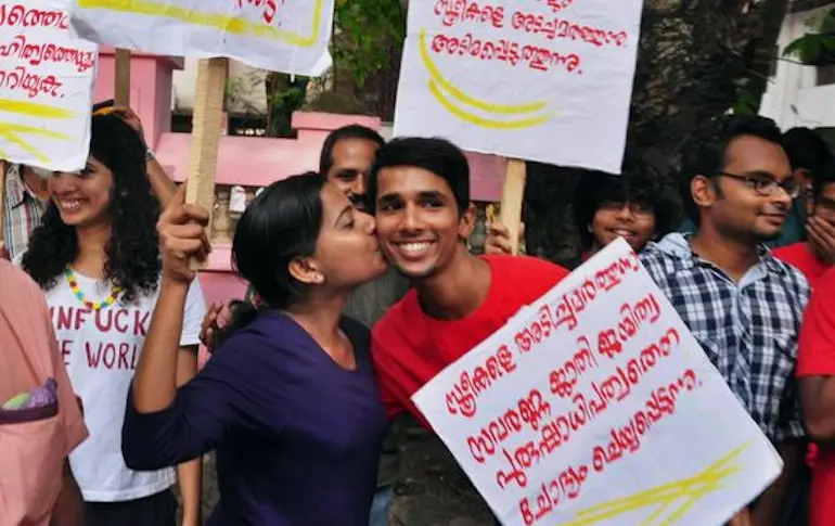 En Inde, une campagne défend le droit de s’embrasser en public