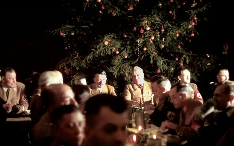 En images : Hitler, le parti nazi et leur veillée de Noël à l’ombre des croix gammées