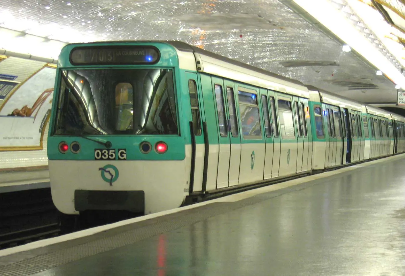 Ça y est, il y a du wifi gratuit dans le métro parisien