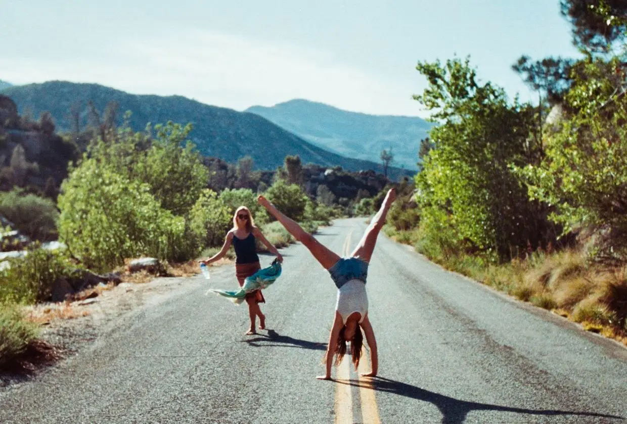 Photos : Théo Gosselin capture la jeunesse libre