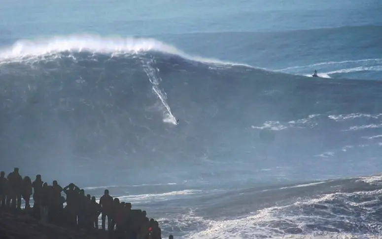 Vidéo : il a dompté ce qui pourrait être la plus grande vague jamais surfée