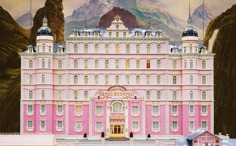 Dans la réalité, le Grand Budapest Hotel est loin d’être accueillant