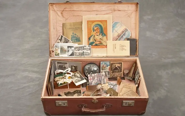 En images : l’intérieur de 400 valises abandonnées dans un ancien asile psychiatrique