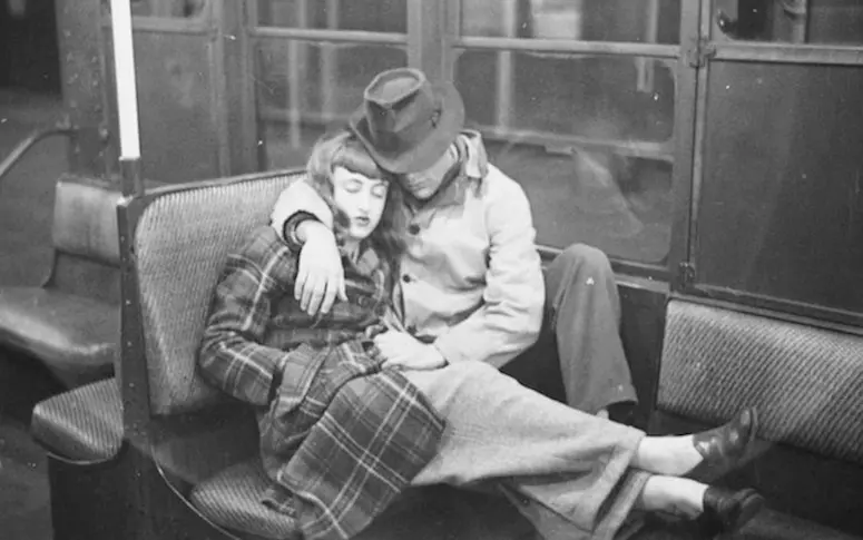 À 17 ans, Stanley Kubrick prenait des photos dans le métro de New York