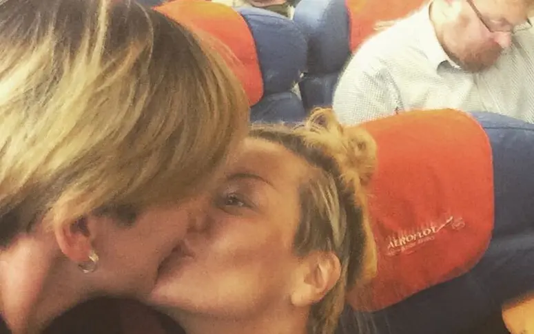 En Russie, deux femmes s’embrassent devant un élu homophobe