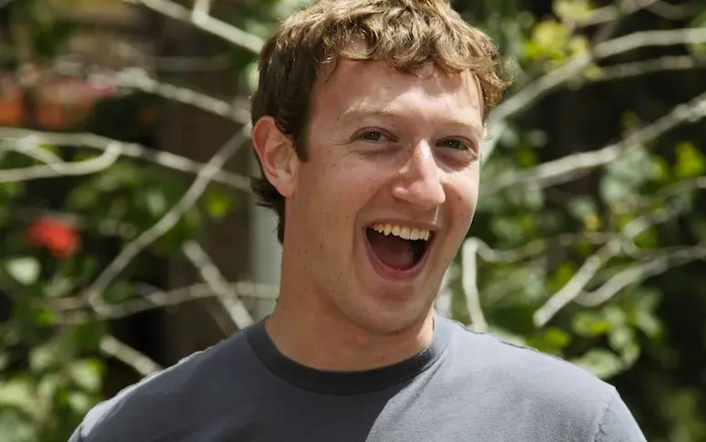 Non, Mark Zuckerberg n’est pas un reptilien (enfin, c’est ce qu’il dit)