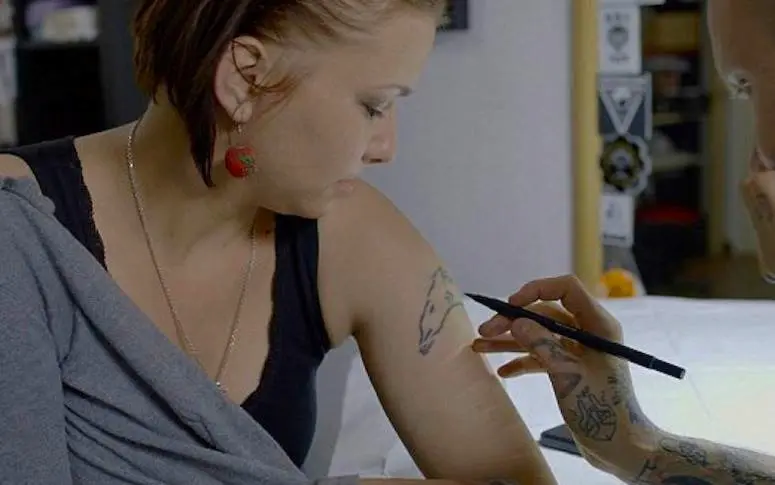 Vidéo : un programme permet aux anciens détenus de recouvrir leurs tatouages