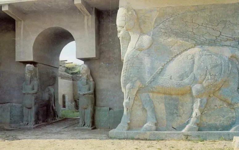 Daech rase au bulldozer les vestiges archéologiques d’une cité antique en Irak