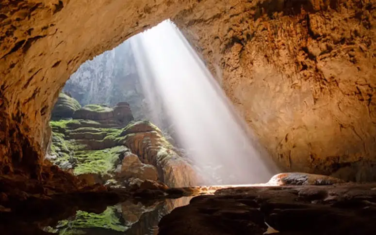 Vidéo : la plus grande grotte du monde filmée par un drone