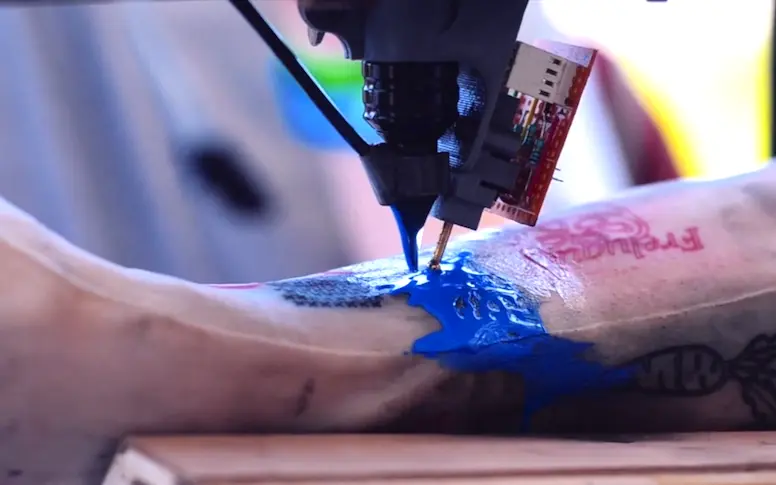 Vidéo : à la rencontre de la première imprimante 3D qui tatoue