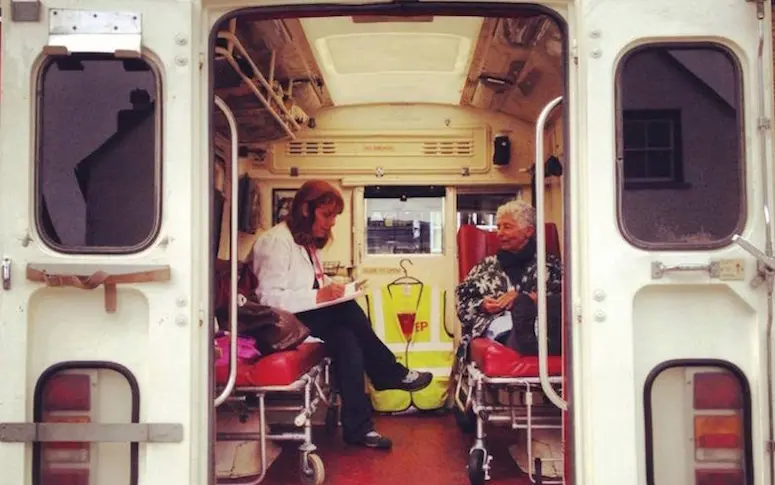 Emergency Poet, l’ambulance qui vous soigne en poésie