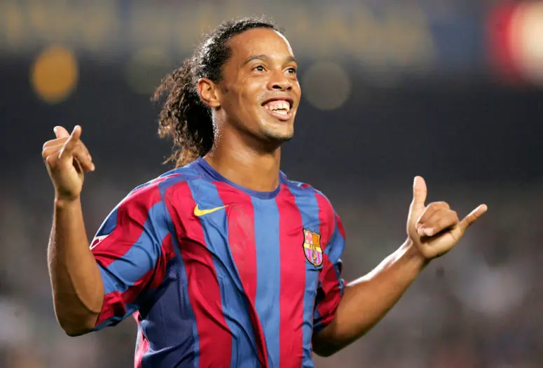 Ronaldinho devient le nouvel ambassadeur du FC Barcelone