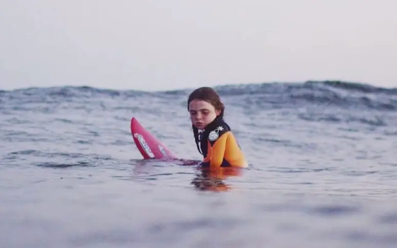Vidéo : à la rencontre de Quincy, surfeuse surdouée de 6 ans