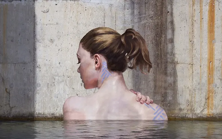 En images : quand des peintures de femmes émergent de l’eau