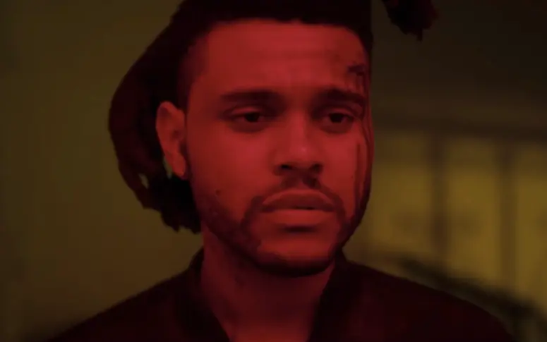 The Weeknd dévoile un clip enflammé pour le sensuel “The Hills”