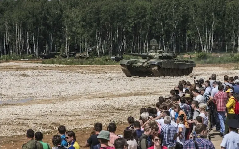 Les jeunes russes ont désormais leur “Disneyland”… version militaire