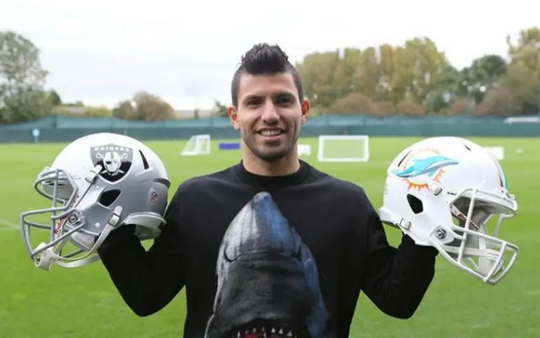 Vidéo : la superbe méthode d’Agüero pour discuter avec ses fans