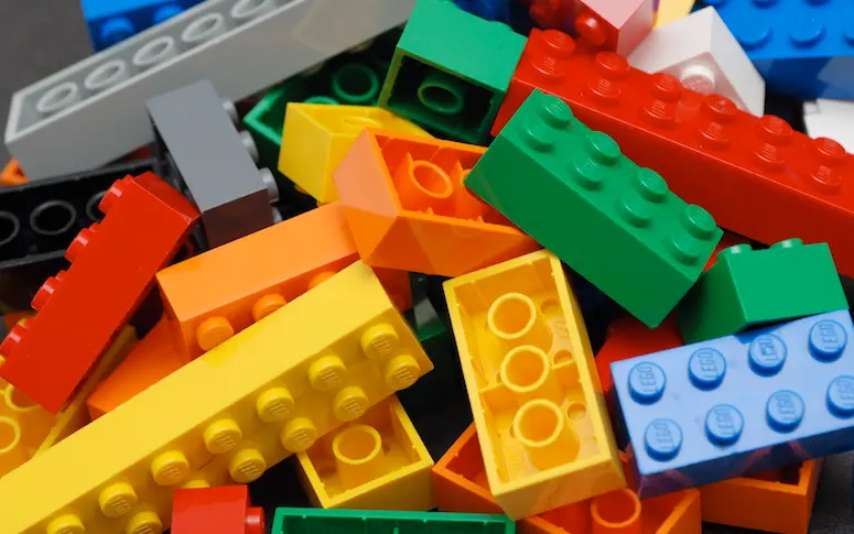 Oui, à l’université de Cambridge, on donne des cours de Lego
