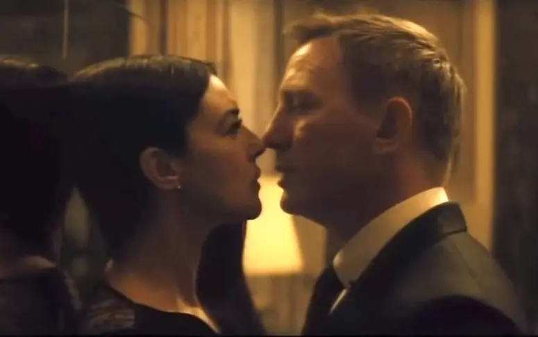 Daniel Craig et Monica Bellucci très proches dans le nouveau teaser de Spectre
