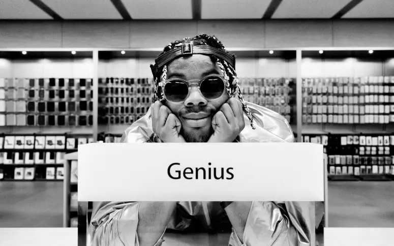 Ce mec a osé enregistrer son album de rap dans un Apple Store