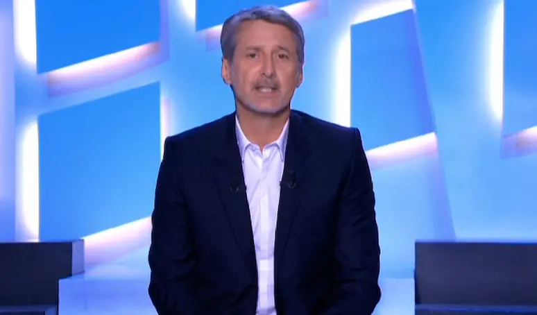 Vidéo : le vibrant hommage d’Antoine de Caunes à Alain de Greef