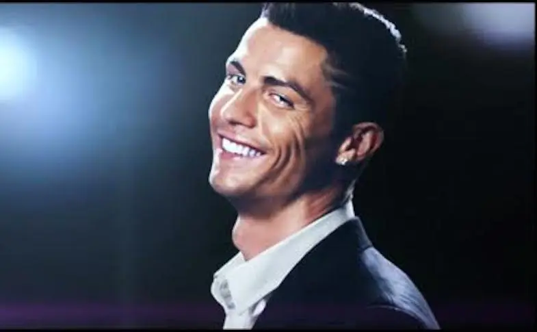 Elle avait perdu son téléphone, Cristiano Ronaldo le trouve et l’invite à dîner