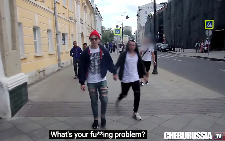 Vidéo : ils se filment main dans la main en Russie pour capturer l’homophobie