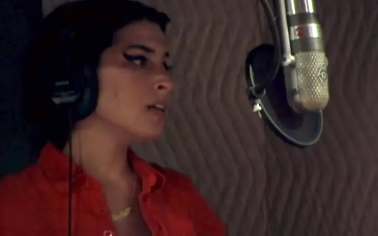 Frissons garantis : quand Amy Winehouse enregistrait “Back to Black” a cappella