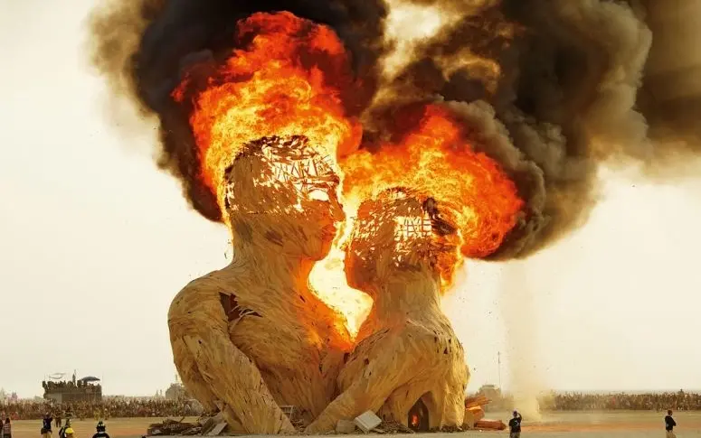 En images : le festival Burning Man célébré dans une exposition
