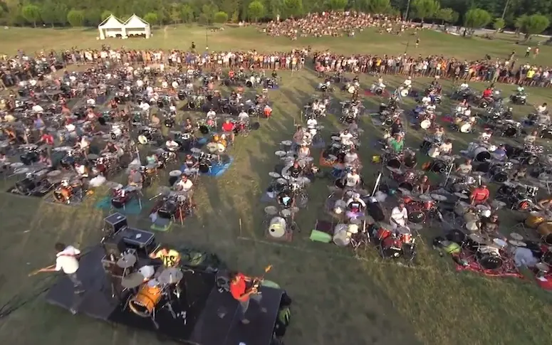 Vidéo : 1000 musiciens jouent “Learn To Fly” des Foo Fighters