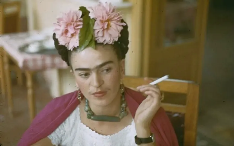 En images : l’évolution du style de Frida Kahlo au fil des années