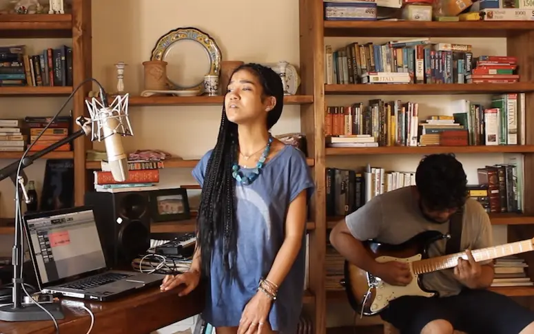 Vidéo : la belle reprise de “Ain’t No Sunshine” de Bill Withers par Jhené Aiko