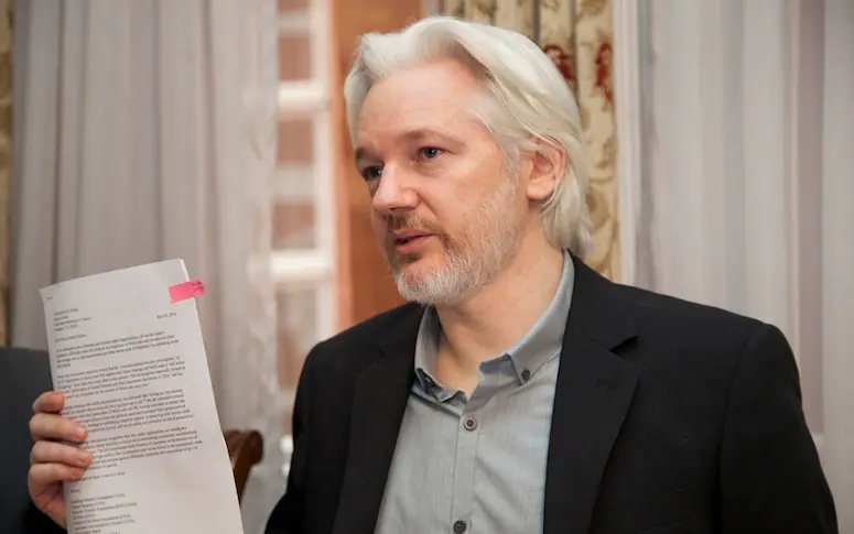 La France refuse d’accueillir Julian Assange : “L’Élysée a peur”