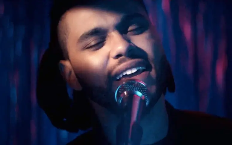 The Weeknd prend feu dans le clip de “Can’t Feel My Face”