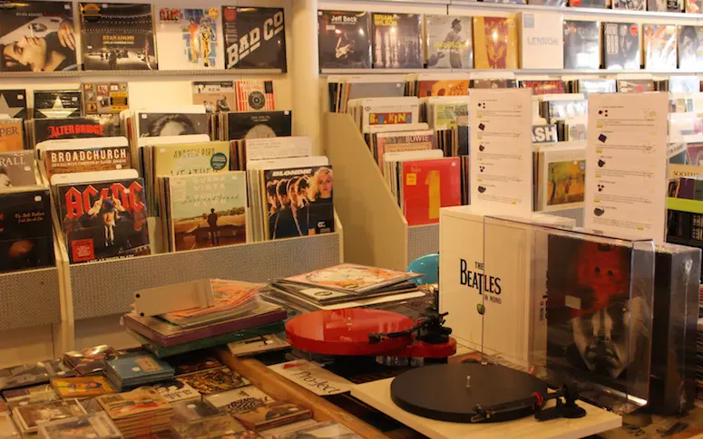 Ce Tumblr vous fait entrer dans les plus beaux magasins de vinyles en Europe