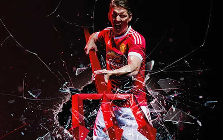 Fais-toi offrir un maillot de Manchester United par Schweinsteiger