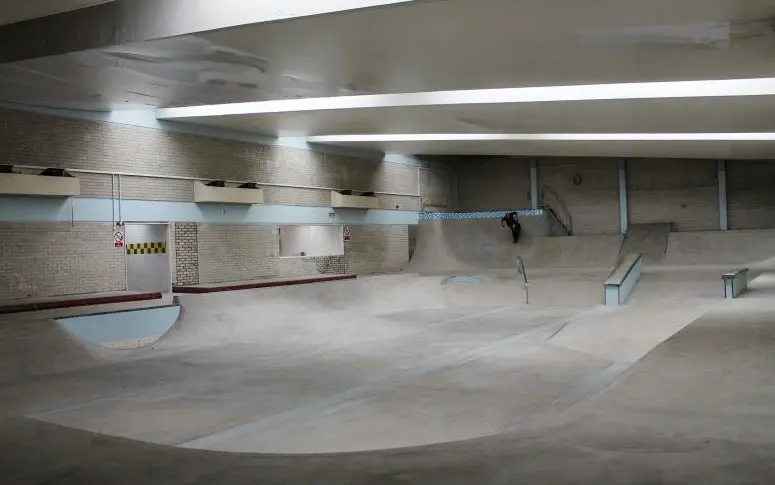 Vidéo : voilà comment une piscine désaffectée s’est transformée en skatepark