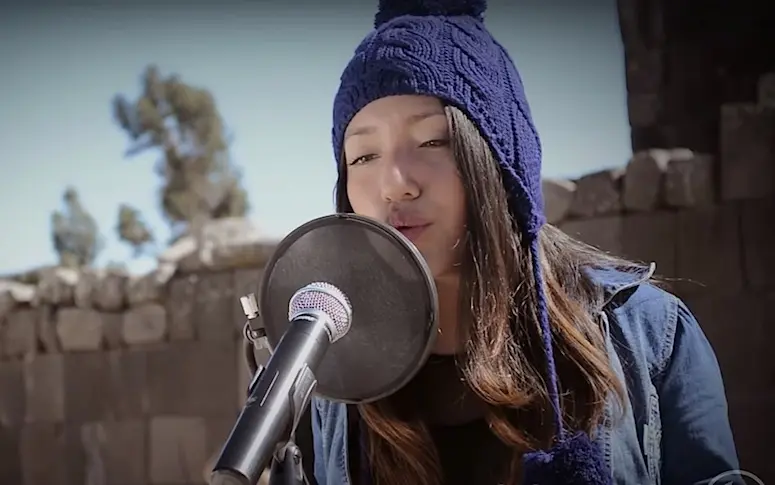 Vidéo : pour défendre le quechua, elle chante Michael Jackson dans cette langue menacée