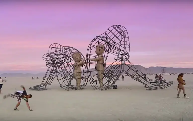 Vidéo : la folie du Burning Man 2015