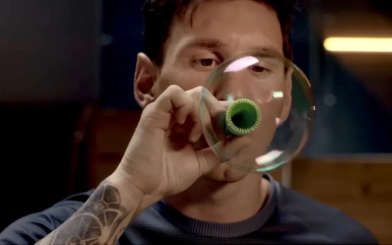 Vidéo : pour une pub, Messi vous apprend à jongler avec des bulles