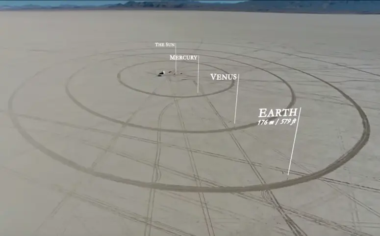 Vidéo : dans le désert, un système solaire de 11km recréé à l’échelle