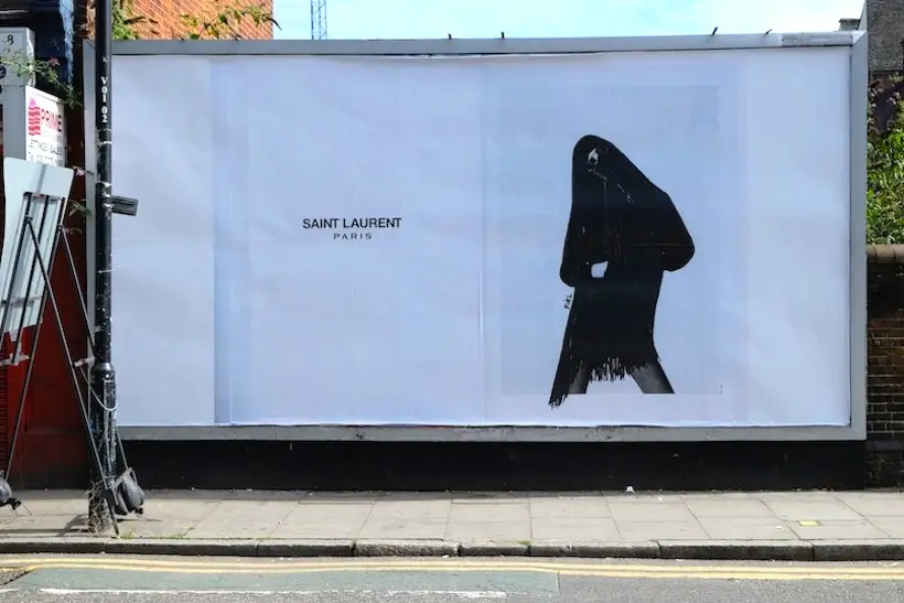 Londres : entre mode et burqa, le travail du mystérieux street-artist Firl